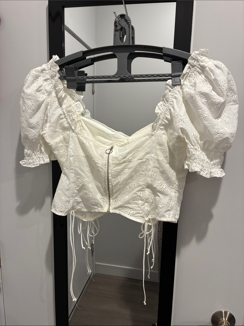 For Love & Lemons White Eyelet Puff-Sleeve Crop Top (moving-sale) - Picture 4 of 13